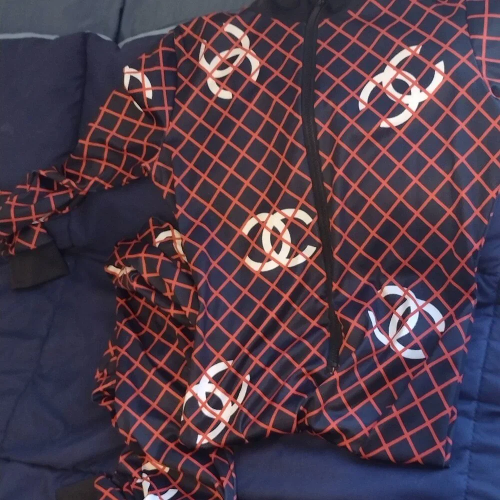 Clothes - Picture 9 of 16